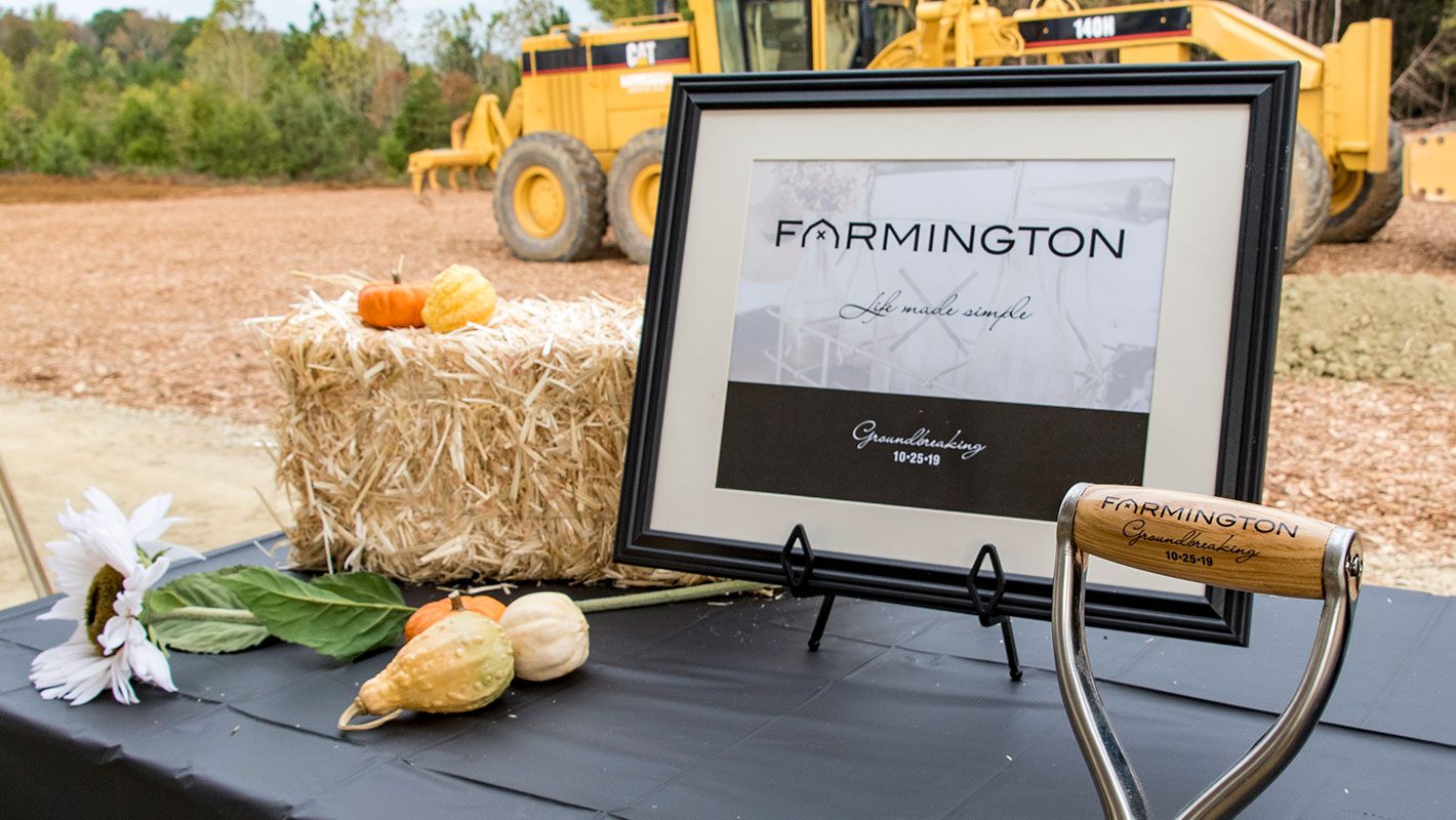 Farmington-Groundbreaking-sign-shovel