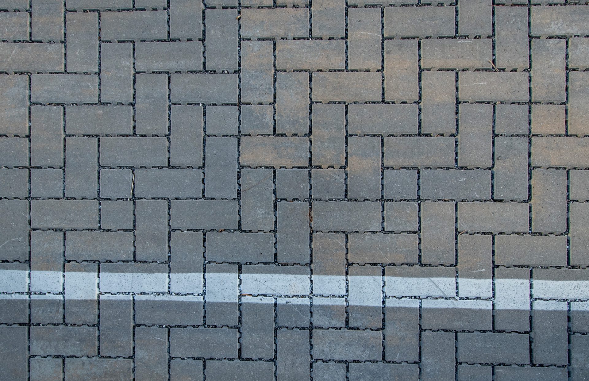 Cotswold-Medical-parking-lot-zoom detail pavers