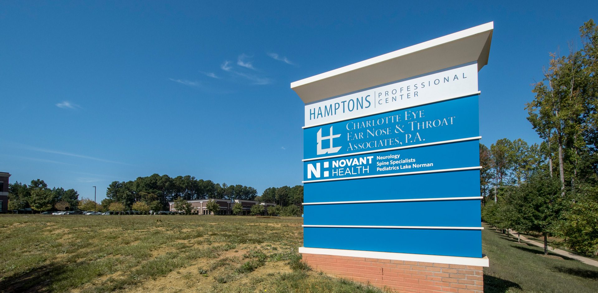 Hamptons-Professional-Center-monument-sign blue