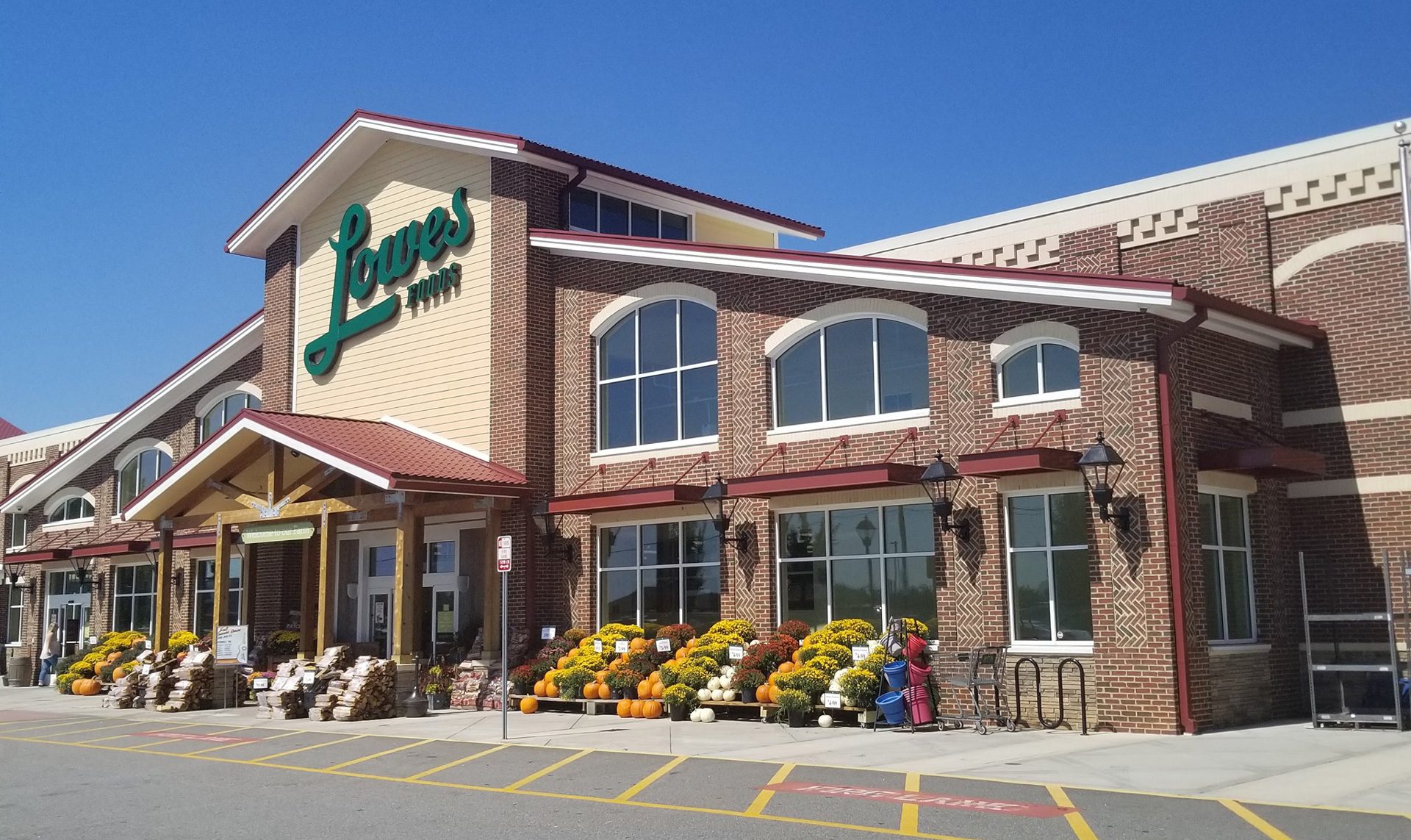 Lowes Foods Kernersville exterior brick with siding on a sunny day