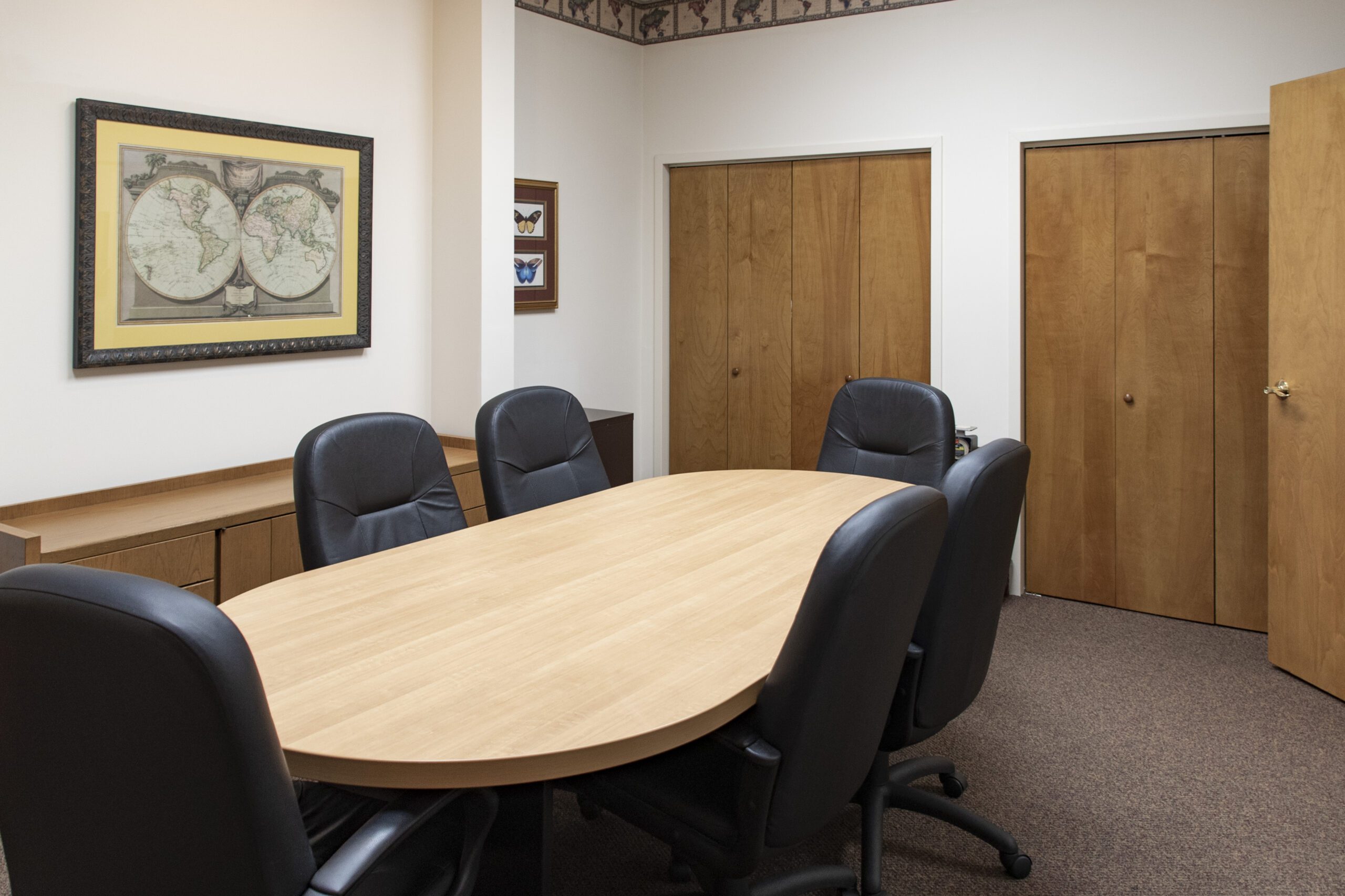 2550W Arrowood Office with Conference room table with chairs
