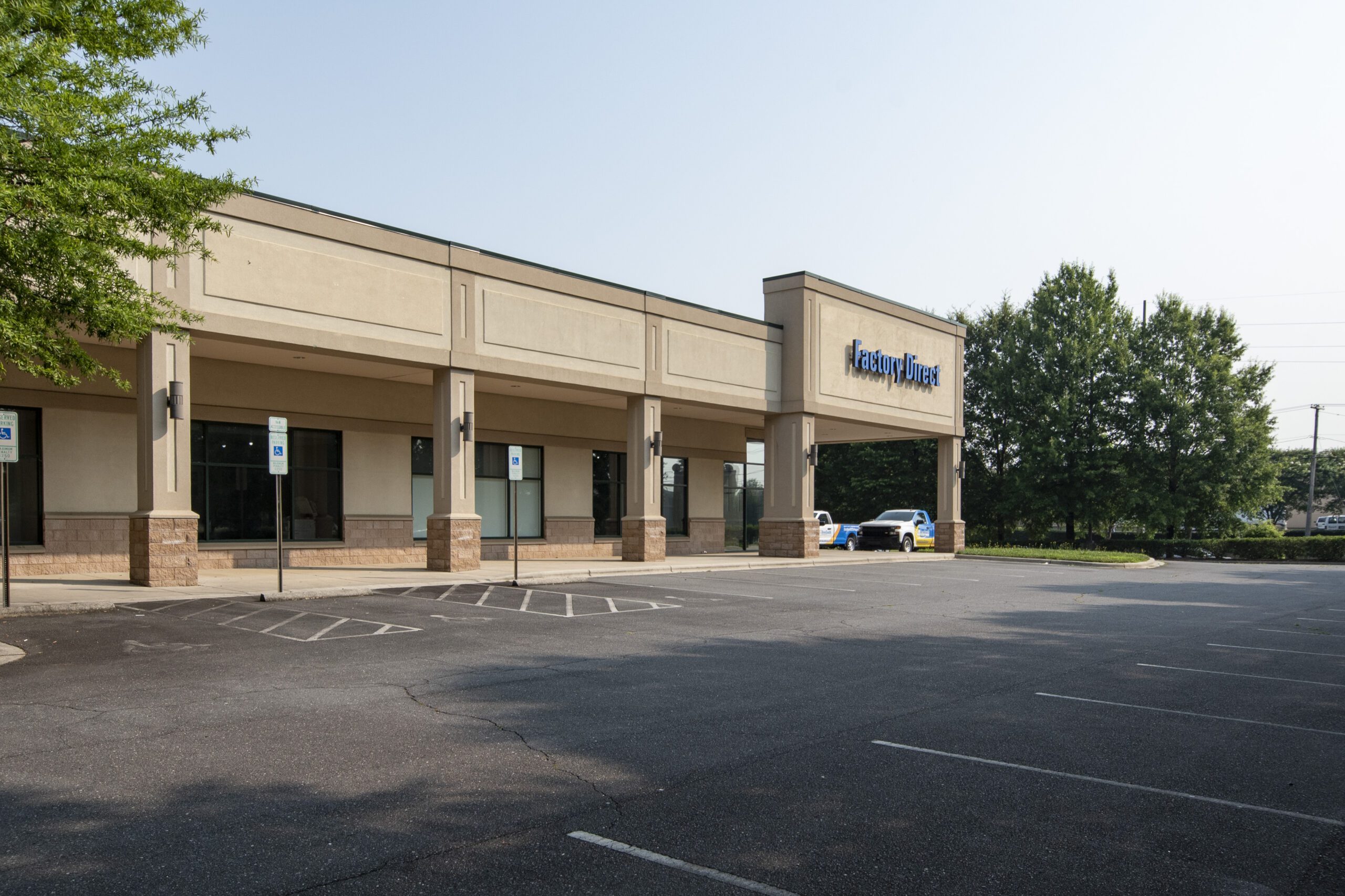 Parkway Shopping Center Exterior