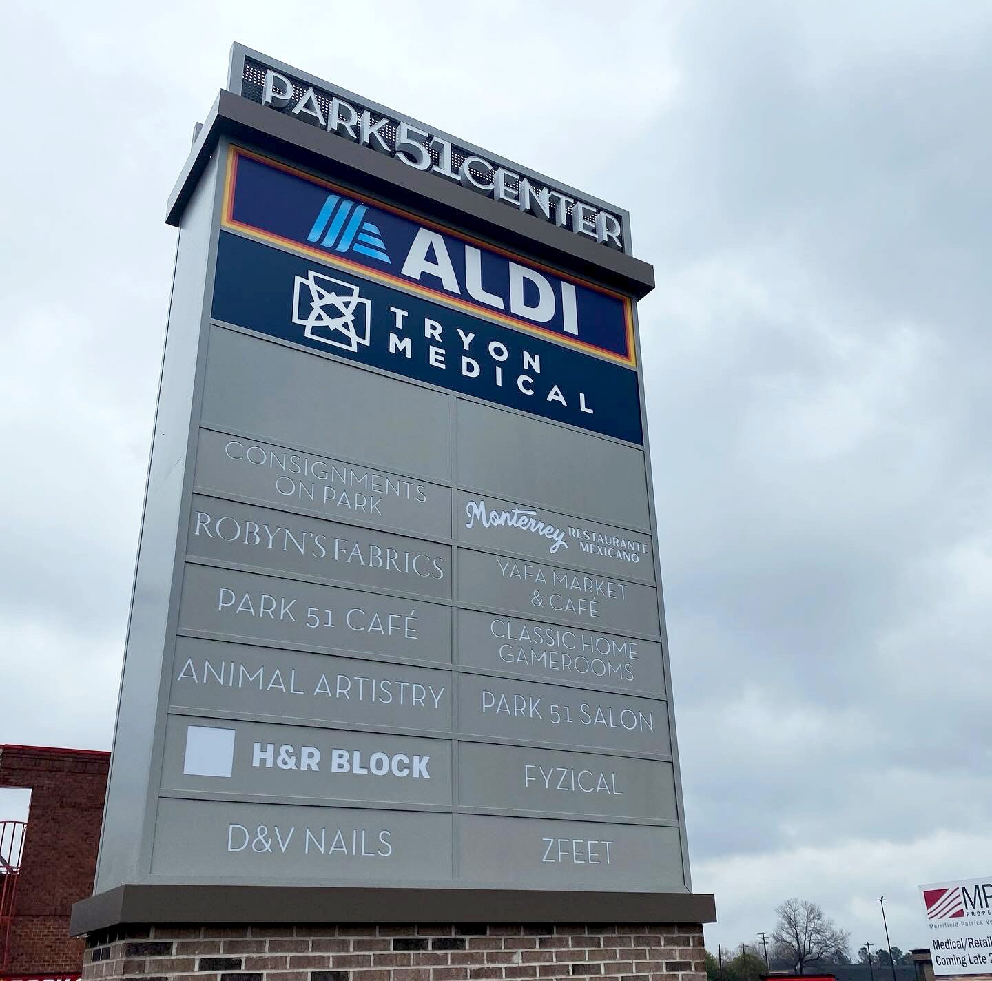 pylon sign for Park 51 Center with Aldi and Tryon Medical Partners in top two positions on sign