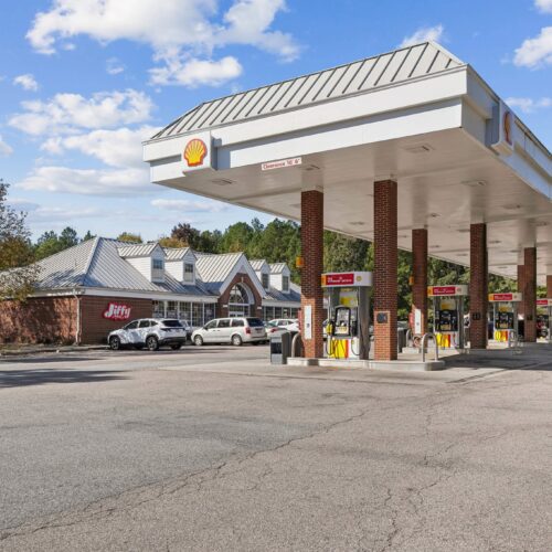 Shell Gas station/Truck Stop in Chester, VA