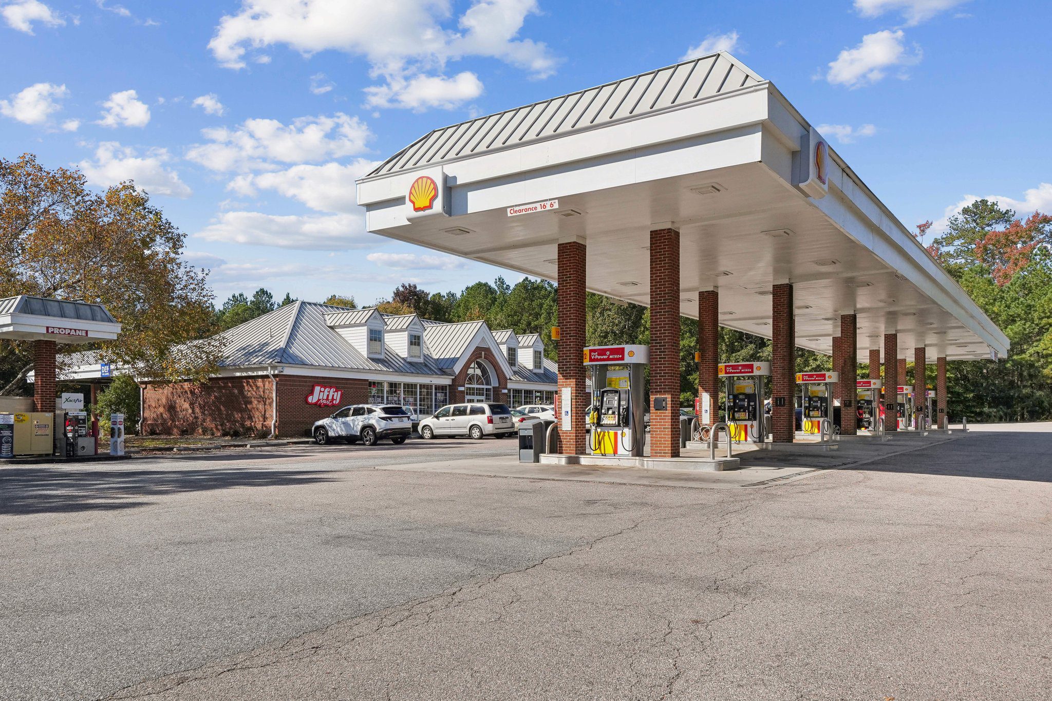 Shell Gas station/Truck Stop in Chester, VA