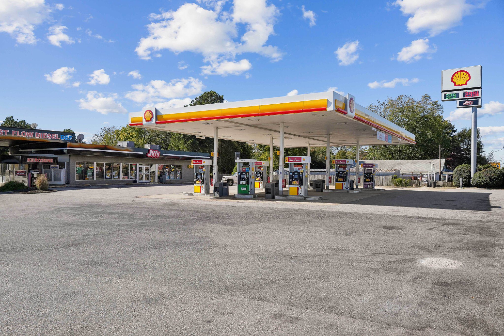 Shell Gas station/Truck Stop in Disputanta, VA