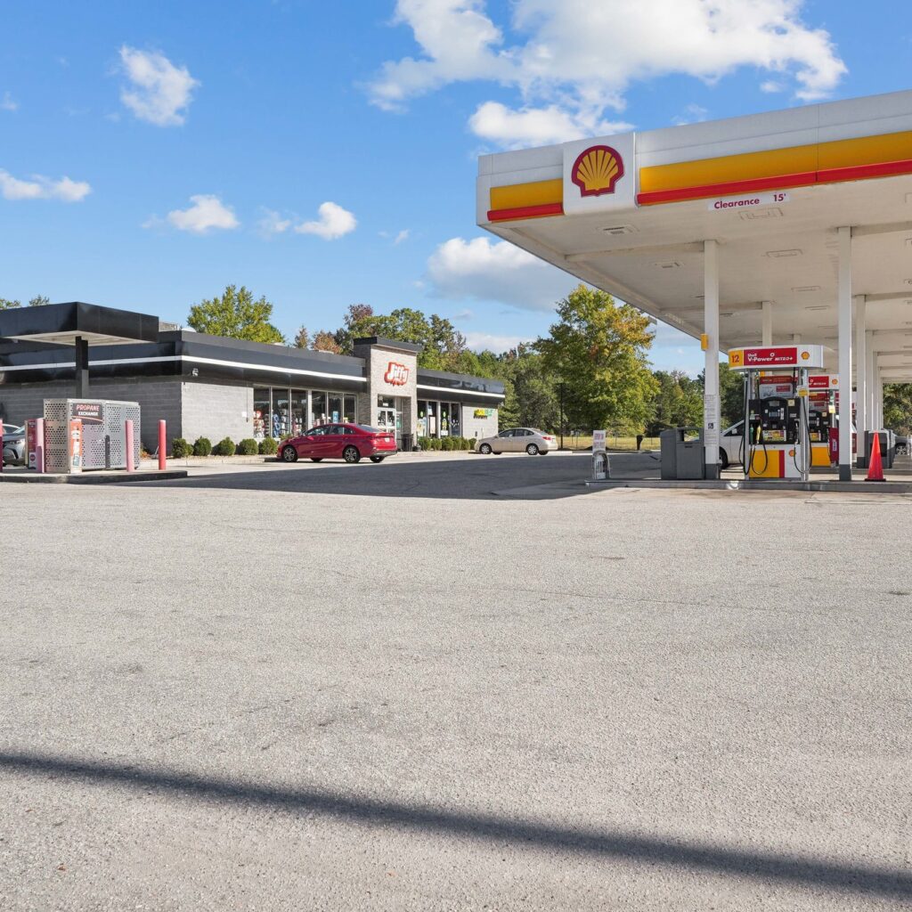 Shell Gas station/Truck Stop in Petersburg, VA