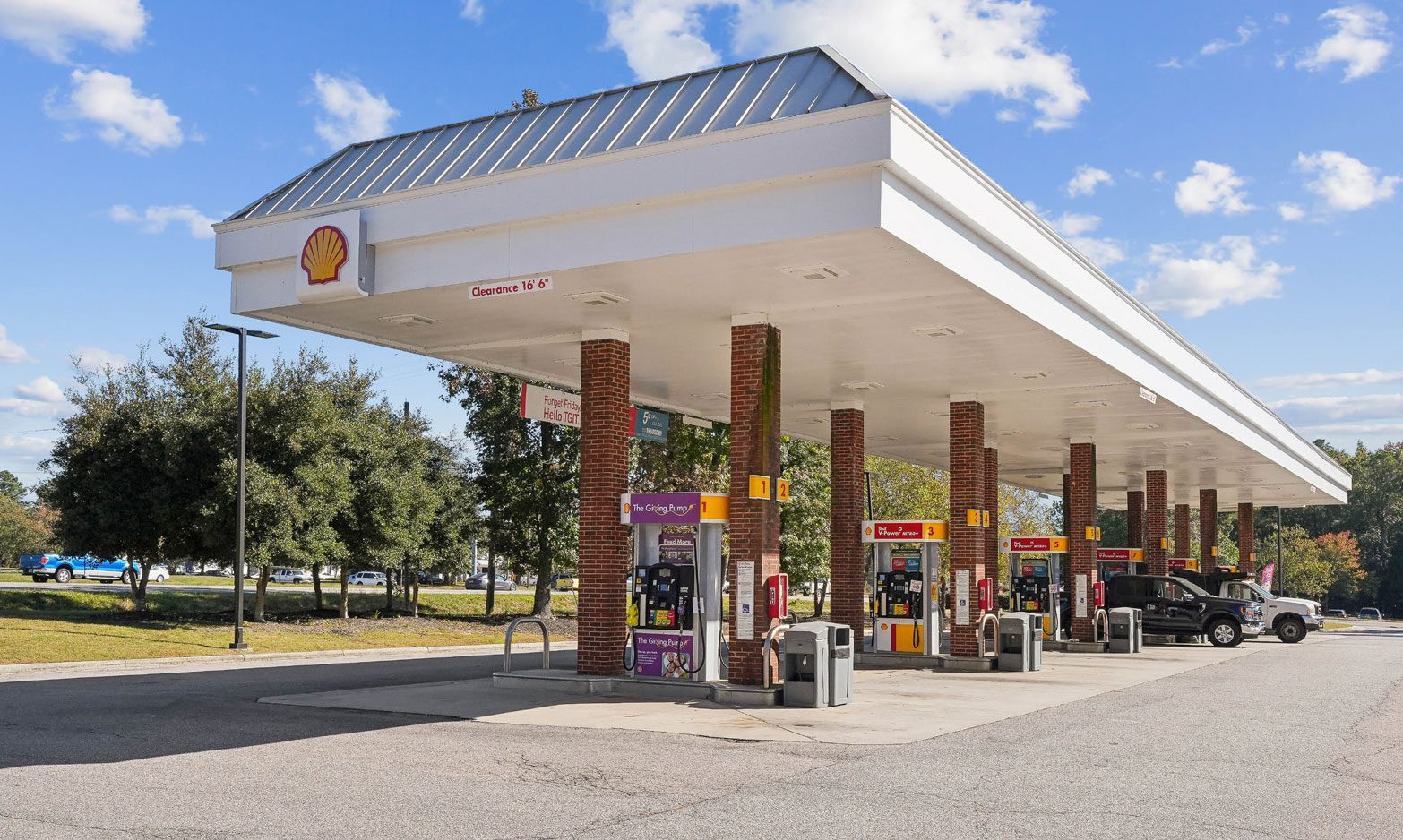 Shell Gas station/Truck Stop in Chester, VA