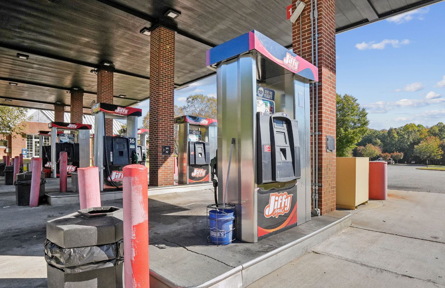 Shell Gas station/Truck Stop in Chester, VA