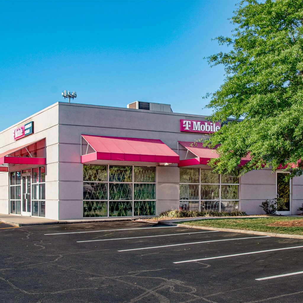 Exterior image of retail building former T-mobile 9105 Pineville-Matthews Rd