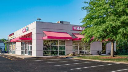 Exterior image of retail building former T-mobile 9105 Pineville-Matthews Rd