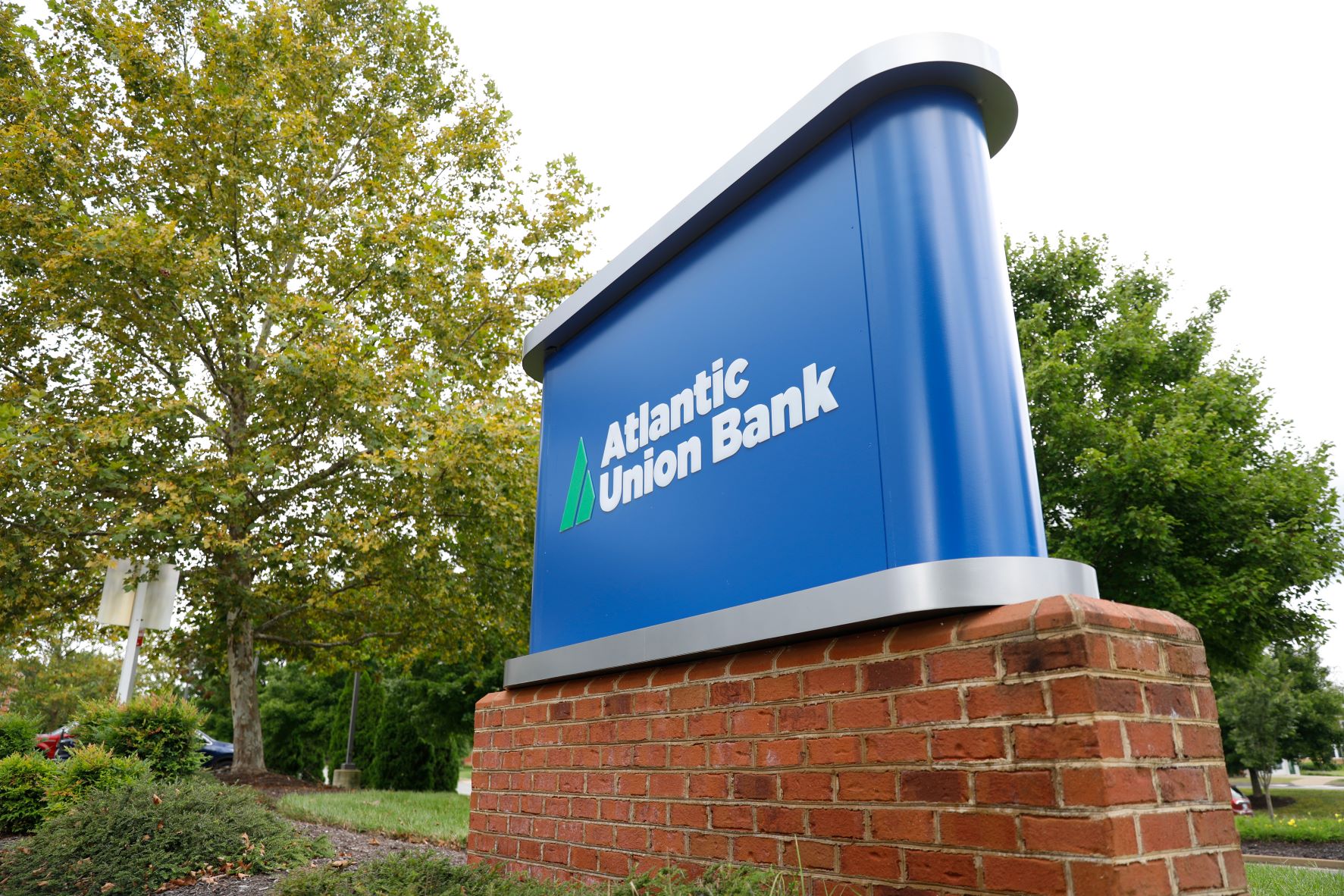 Atlantic Union Bank monument sign