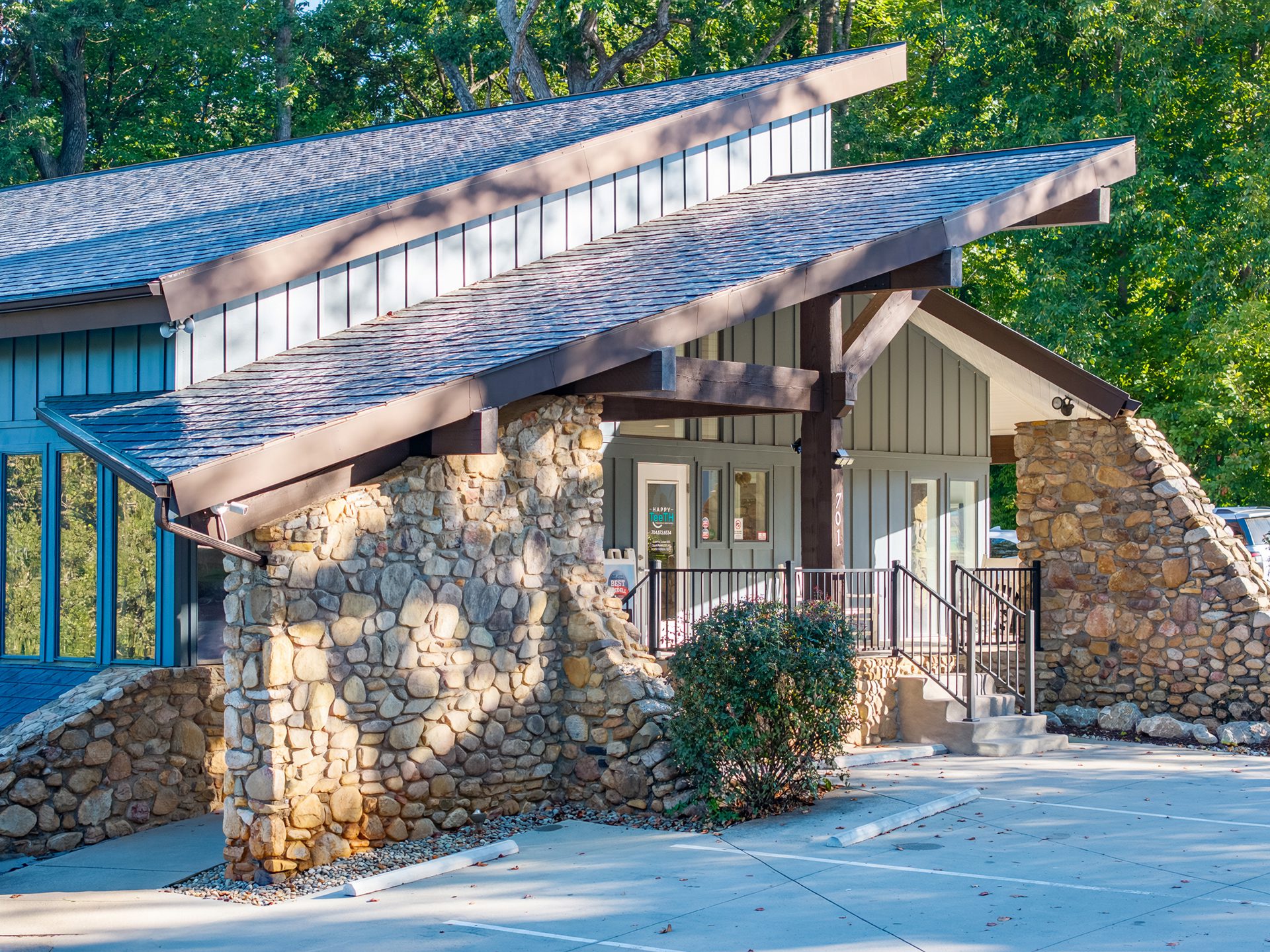 701 Hartness Rd Exterior